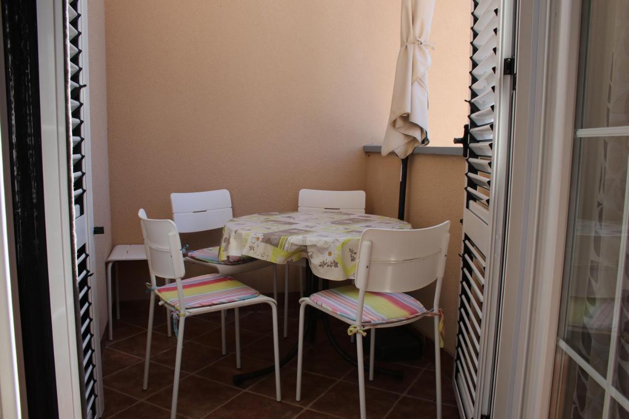 Apartments Pegla Nerezine Extérieur photo
