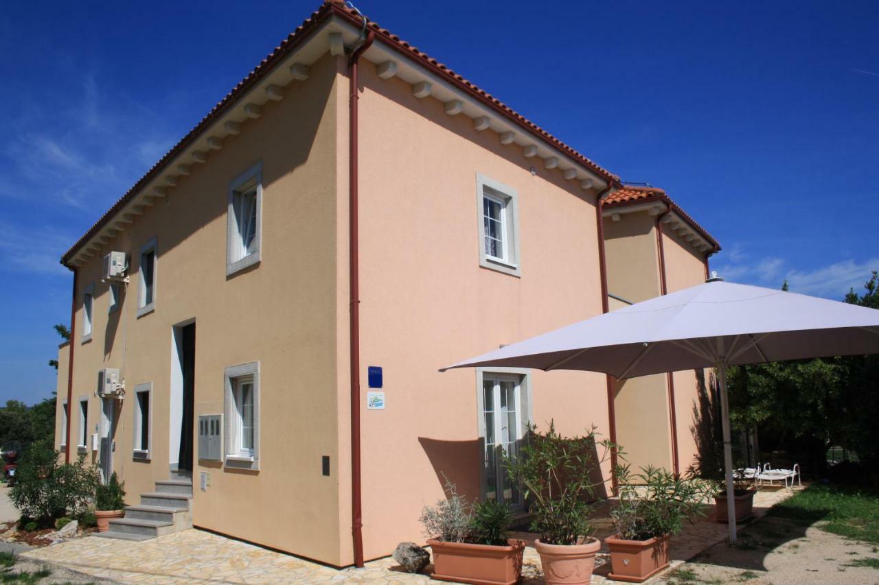 Apartments Pegla Nerezine Extérieur photo